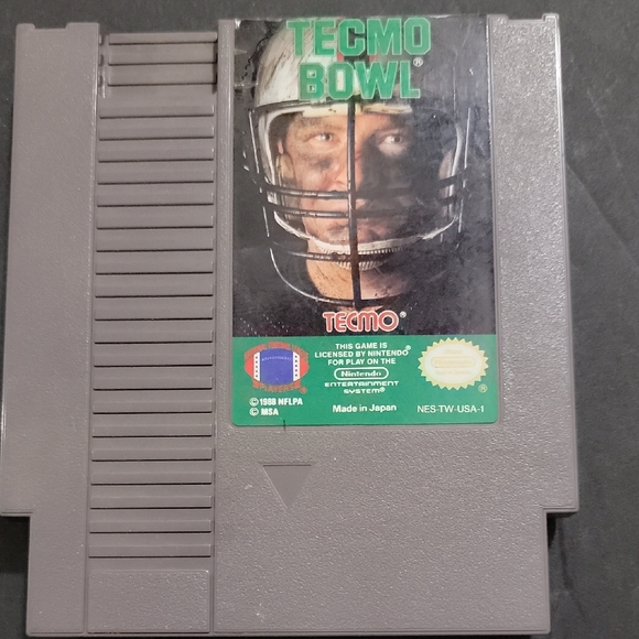 Nintendo Tecmo Bowl NES Game Cartridge - Gray Pre-owned - Picture 1 of 3
